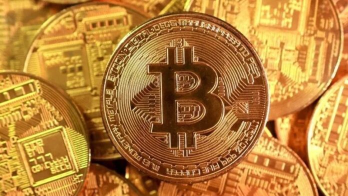 Bitcoin cai abaixo de US$ 90 mil com aversão ao risco