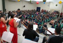 Circuito Natalino leva magia e musicalidade aos alunos da Escola Estadual de Tempo Integral Gonçalves Dias