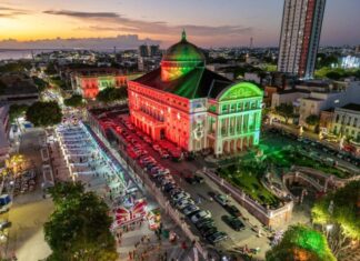 Concerto de Natal reúne Coral do Amazonas e Filarmônica no palco do Teatro Amazonas