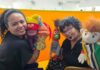 Espetáculo infantil leva magia do Natal ao Teatro Gebes Medeiros com teatro de bonecos