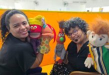 Espetáculo infantil leva magia do Natal ao Teatro Gebes Medeiros com teatro de bonecos