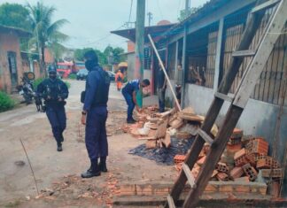 Ocupações irregulares em calçadas são alvo de demolição administrativa pela Prefeitura de Manaus