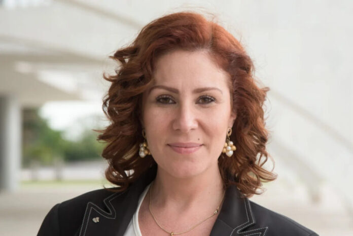 Deputada-Federal-Carla-Zambelli-Metropoles-6-scaled