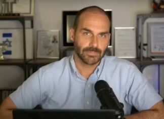 Eduardo Bolsonaro pode ter mandato cassado por faltas, afirma presidente da Câmara