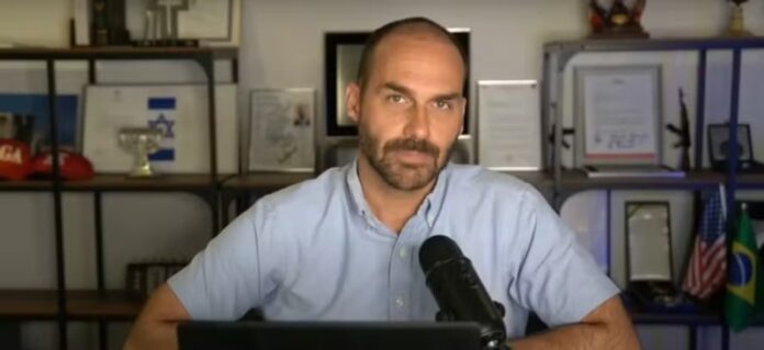 Eduardo-Bolsonaro-ja-tem-faltas-suficientes-para-cassacao-do-mandato-afirma-Hugo-Motta (1)