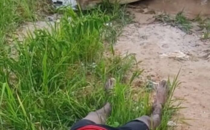 Homem-e-encontrado-morto-em-prainha-no-bairro-Puraquequara-em-Manaus