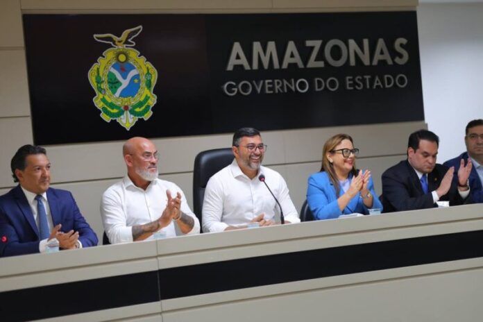 Lider-do-Governo-destaca-importancia-do-anuncio-de-pacote-de-valorizacao-aos-servidores-da-educacao