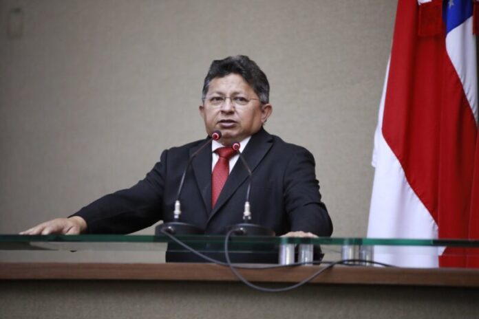 Mais-de-185-mil-amazonenses-serao-beneficiados-com-mudancas-no-Imposto-de-Renda-destaca-deputado-Sinesio-Campos-Foto-Sinesio-Campos