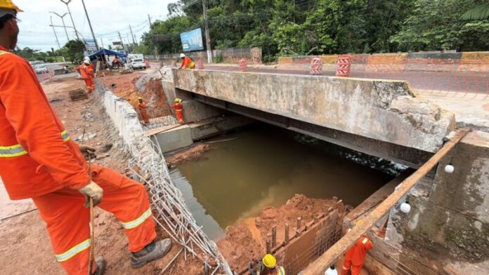 Prefeitura de Manaus amplia ponte da avenida do Turismo para três faixas e melhora fluxo viário na Ponta Negra 4