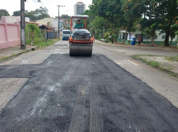 Prefeitura de Manaus realiza manutenção asfáltica em bairros da zona Centro-Sul 4