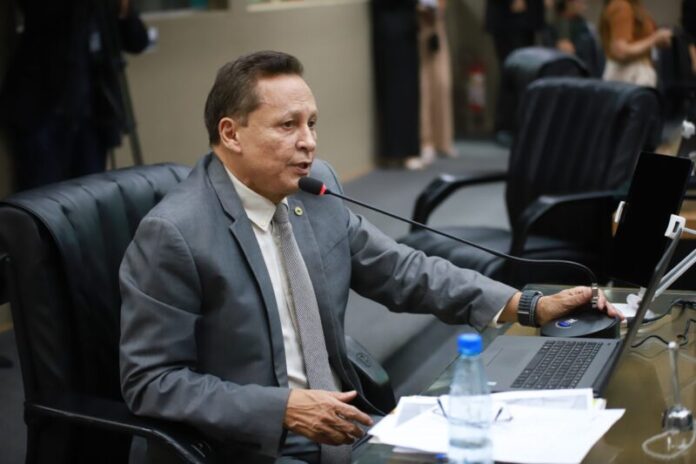 Tramitacao-Deputados-apresentam-Projetos-de-Lei-voltados-ao-empreendedorismo-e-aos-direitos-do-consumidor-Foto-Matheus-Rodrigues-Aleam-scaled