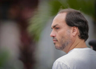 Carlos Bolsonaro anuncia renúncia no Rio para tentar Senado por SC