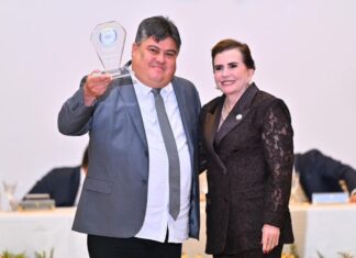 Presidente David Reis participa de solenidade do TCE-AM que oficializa entrega do Selo Prata à CMM