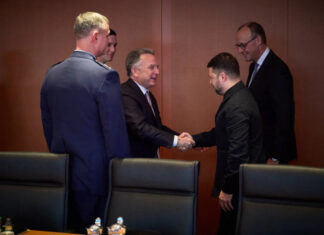 Zelensky se Reúne Com Enviados dos EUA em Berlim Para Negociações de Cessar-Fogo Com a Rússia