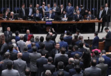 Cinco deputados do Amazonas votam a favor do PL da Dosimetria: Amom, Adail, Alberto Neto, Fausto Jr. e Pauderney