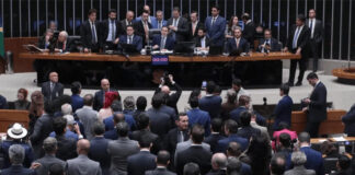 Cinco deputados do Amazonas votam a favor do PL da Dosimetria: Amom, Adail, Alberto Neto, Fausto Jr. e Pauderney