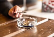 Top 5 hábitos cotidianos tão prejudiciais à saúde quanto o fumo