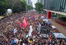 Manifestantes se reúnem na Avenida Paulista contra o feminicídio no Brasil