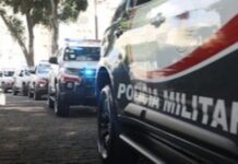 Homem mata pai decapitado com uma enxada e alega ter ouvido vozes