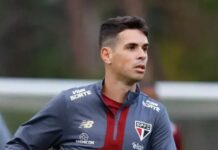 Oscar se aposentará, e São Paulo aguarda reunião com meia