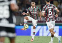 Titular do Fluminense comenta possível saída de Thiago Silva após eliminação
