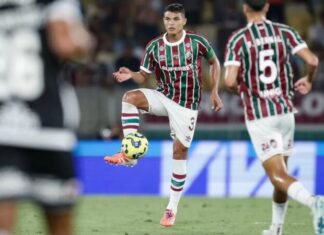 Titular do Fluminense comenta possível saída de Thiago Silva após eliminação