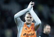 Vegetti responde sobre reserva no Vasco: “Se for para ser campeão, sem problema”