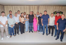 Omar Aziz reúne prefeitos, ex-prefeitos e lideranças do interior do Amazonas em articulação para 2026