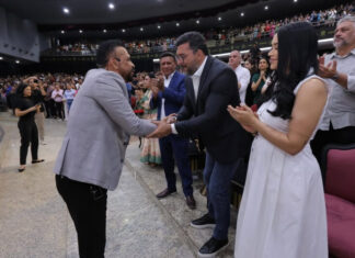 Em clima de fé e Natal, Wilson Lima participa de culto na MIR ao lado da primeira-dama Andrezza Brito