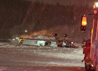 Jato particular cai durante decolagem nos EUA e deixa 7 mortos