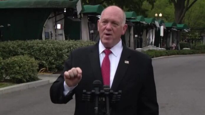 Czar da fronteira dos EUA ameaça agentes federais com punição