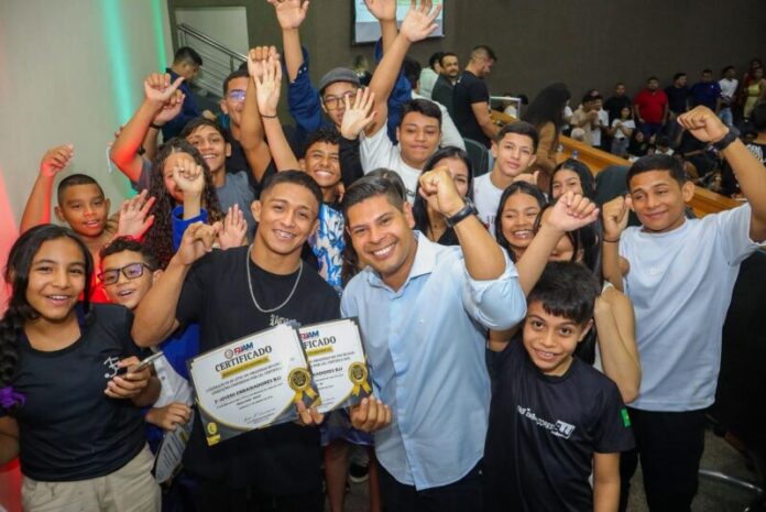 Deputado-Mario-Cesar-Filho-e-homenageado-na-cerimonia-Melhores-do-Ano-do-Jiu-Jitsu-Amazonense-2025