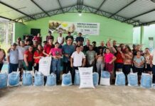 Semig entrega 6 toneladas de calcário em Rio Preto da Eva e beneficia 150 agricultores