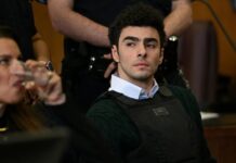 Homem é preso após se passar por agente do FBI para libertar Mangione