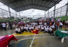 Mais de 500 crianças da Redenção recebem mochilas escolares em ação social neste domingo