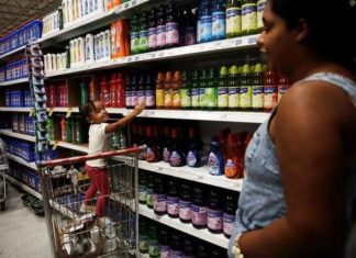 Supermercados vendem menos comida apesar da trégua da inflação