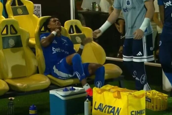 Cruzeiro atualiza quadro de saúde de Kenji após lesão contra Mirassol