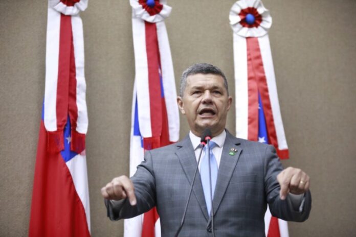 Deputado-Comandante-Dan-denuncia-falta-de-abastecimento-de-agua-em-Benjamin-Constant