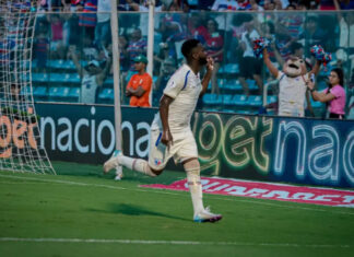 Fortaleza vence ferroviário por 2 a 0 na semifinal do campeonato cearense com estreias e gol de reforço