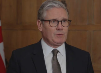 Ex-Príncipe Andrew é preso no Reino Unido por “má conduta em cargo público” e conexão com o Caso Epstein