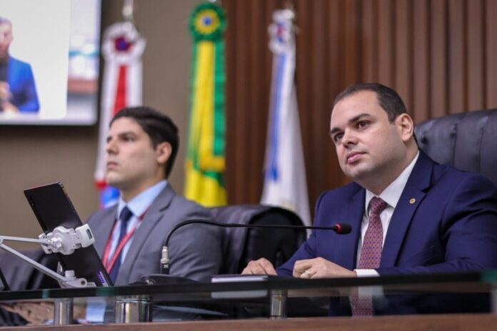 PL-de-Roberto-Cidade-quer-garantir-solucao-efetiva-ao-cidadao-que-busca-rede-publica-de-servicos-do-Amazonas-Foto-Herick-Pereira