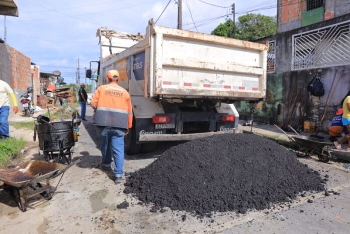 Prefeitura de Manaus intensifica manutenção asfáltica na zona Leste e melhora mobilidade no Val Paraíso 3