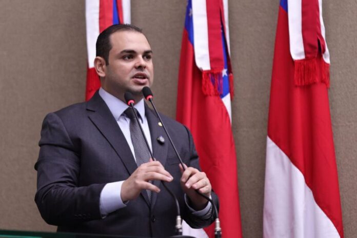 Presidente-Roberto-Cidade-propoe-conjunto-de-acoes-para-amenizar-danos-a-estudantes-e-professores-de-areas-rurais-durante-eventos-extremos-Foto-Herick-Pereira