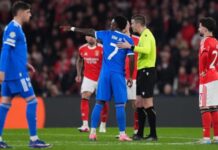 Vini Jr. aponta racismo de argentino na Champions; árbitro aciona protocolo