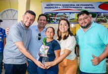 “Estamos plantando o futuro de Maués”, diz Macelly Veras ao liderar maior entrega de mudas da história do município