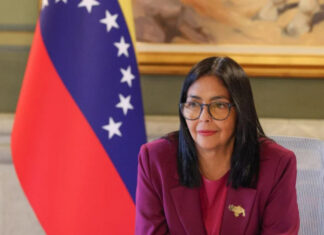 Delcy Rodríguez sanciona lei de anistia na Venezuela, gerando esperança e críticas