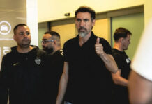 Novo técnico do Atlético-MG desembarca em Porto Alegre