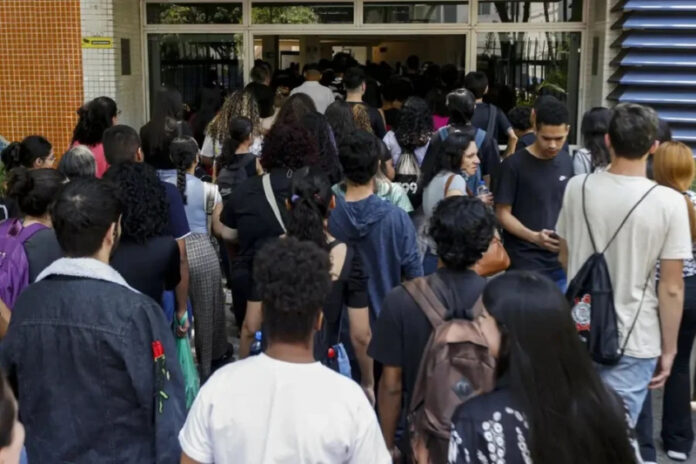 estudantes-pe-de-meia