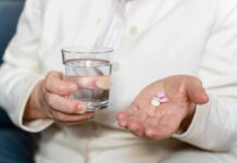 Aspirina e câncer colorretal em idosos: novo estudo desmistifica benefícios e acende alerta