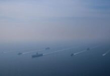 EUA aumentam pressão militar sobre o Irã antes de negociações em Genebra